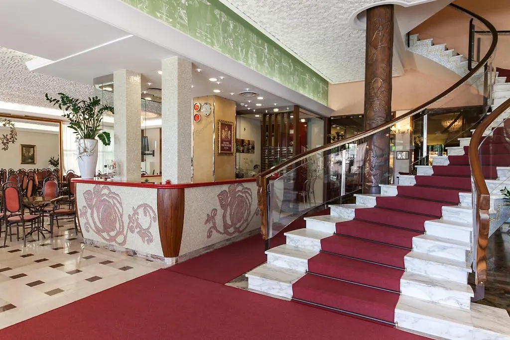 Hotel Excelsior チェゼナーティコ イタリア